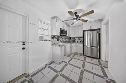 Entry Way - 6161 E 4th Ave, Hialeah, FL 33013 photo 2 of 5