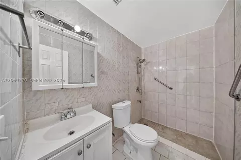 Bath - 6161 E 4th Ave, Hialeah, FL 33013 photo 4 of 5