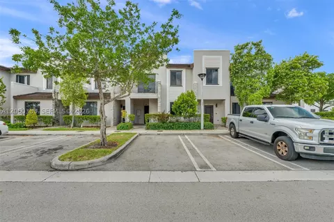 582 NE 207th St, Miami, FL 33179