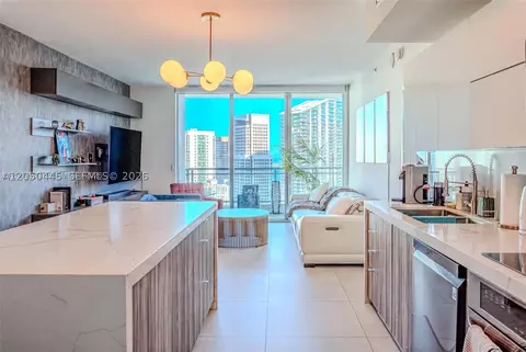 90 SW 3rd St #3703, Miami, FL 33130