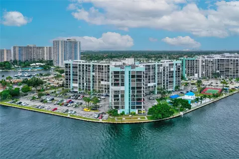 200 E Leslie Dr #722, Hallandale Beach, FL 33009