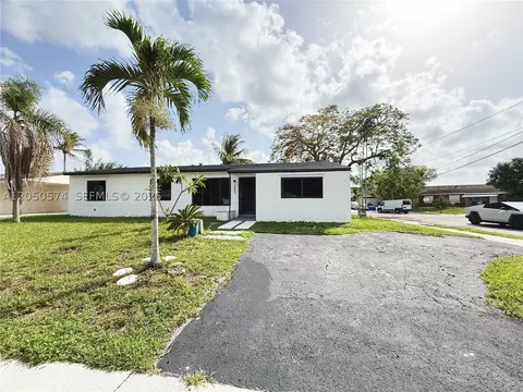 2401 SW 50th Ter, Plantation, FL 33317