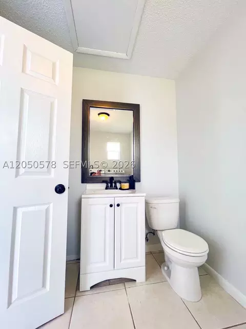 Bath - 4503 SE Ontario Dr, Stuart, FL 34997 photo 4 of 5