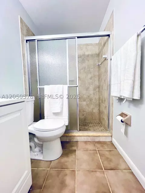 Bath - 4503 SE Ontario Dr, Stuart, FL 34997 photo 3 of 5