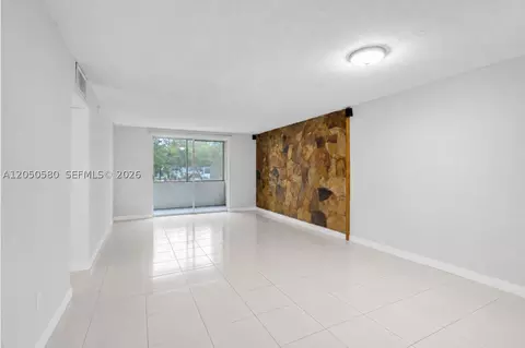 8501 NW 8th St #105, Miami, FL 33126