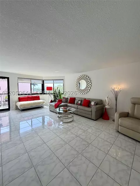 20850 San Simeon Way #302-5, Miami, FL 33179