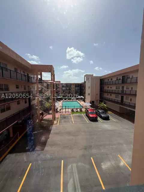 1855 W 60th St #346-B, Hialeah, FL 33012