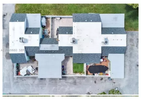 9234 SW 5th St #B, Boca Raton, FL 33428
