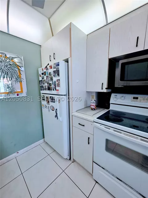 Kitchen - 3076 Exeter E #3076, Boca Raton, FL 33434 photo 3 of 4