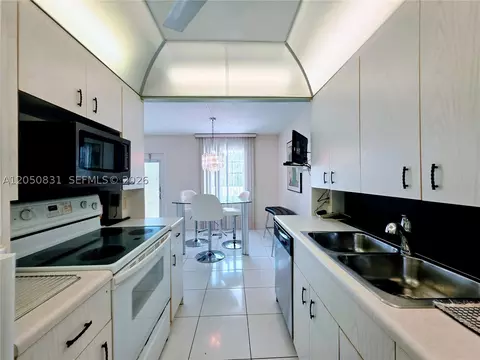 Kitchen - 3076 Exeter E #3076, Boca Raton, FL 33434 photo 2 of 4