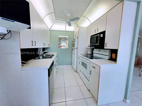 Kitchen - 3076 Exeter E #3076, Boca Raton, FL 33434 photo 1 of 4