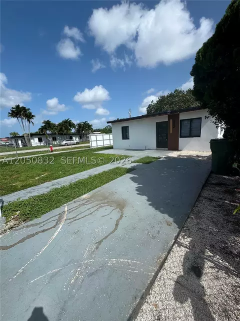 690 E 46th St, Hialeah, FL 33013