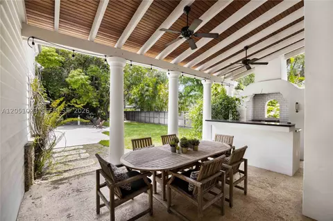 Exterior - 6845 SW 98th St, Pinecrest, FL 33156 photo 8 of 12