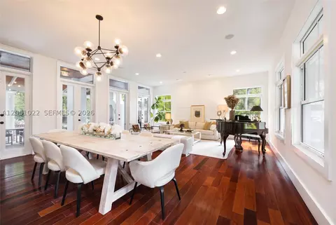 Dining - 6845 SW 98th St, Pinecrest, FL 33156 photo 1 of 2
