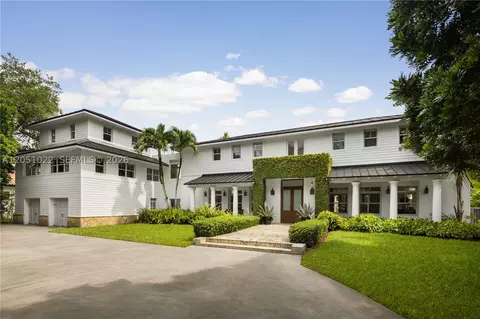 Exterior - 6845 SW 98th St, Pinecrest, FL 33156 photo 4 of 12
