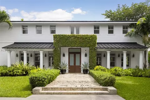Exterior - 6845 SW 98th St, Pinecrest, FL 33156 photo 5 of 12
