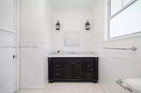 Bath - 6845 SW 98th St, Pinecrest, FL 33156 photo 5 of 6