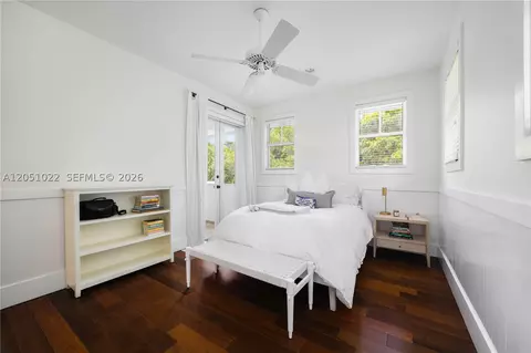 Bedroom - 6845 SW 98th St, Pinecrest, FL 33156 photo 4 of 4