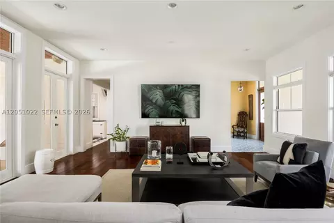 Living - 6845 SW 98th St, Pinecrest, FL 33156 photo 3 of 3