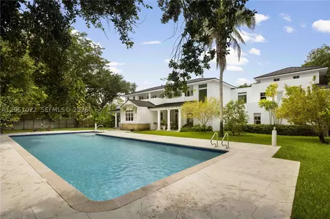 Exterior - 6845 SW 98th St, Pinecrest, FL 33156 photo 11 of 12