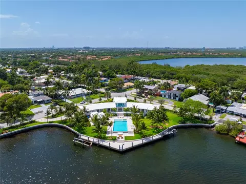 900 N Northlake Dr, Hollywood, FL 33019