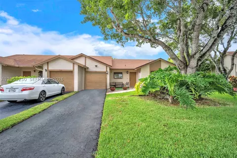 7702 NW 60th St, Tamarac, FL 33321