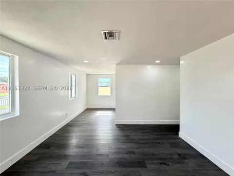 Living - 685 SE Park Dr, Hialeah, FL 33010 photo 2 of 3