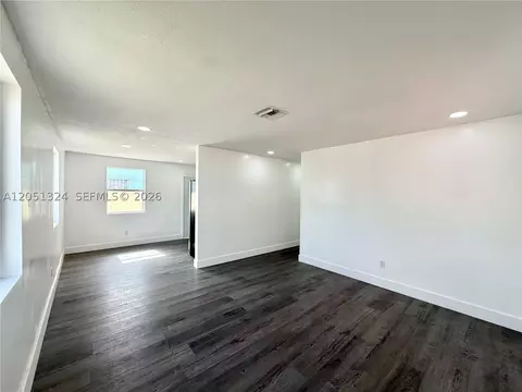 Living - 685 SE Park Dr, Hialeah, FL 33010 photo 1 of 3