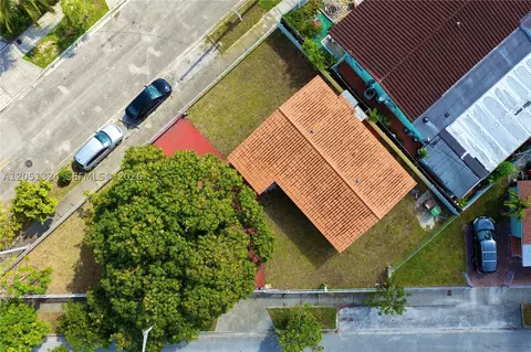 View/Area - 685 SE Park Dr, Hialeah, FL 33010 photo 2 of 5