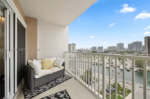300 Bayview Dr #903, Sunny Isles Beach, FL 33160