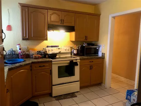 1011 NW 183rd Dr, Miami Gardens, FL 33169