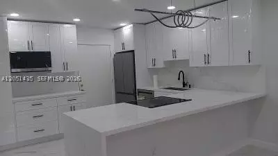 4740 NW 21st St #402, Lauderhill, FL 33313
