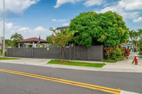 Exterior - 6320 E 4th Ave, Hialeah, FL 33013 photo 11 of 12