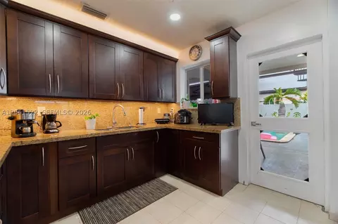 Kitchen - 6320 E 4th Ave, Hialeah, FL 33013 photo 2 of 3