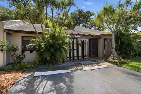 1630 NW 98th Ter, Pembroke Pines, FL 33024