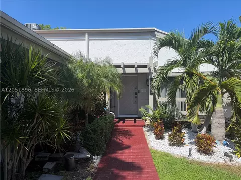 2707 S Parkview Dr, Hallandale Beach, FL 33009