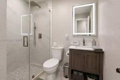 Bath - 5865 W 13 Ave, Hialeah, FL 33012 photo 2 of 2