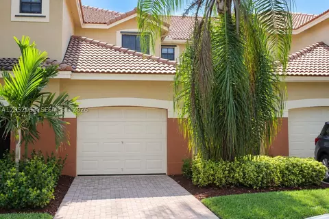 4258 Vineyard Cir, Weston, FL 33332