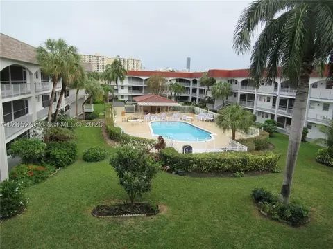 501 Blue Heron Dr #121-A, Hallandale Beach, FL 33009