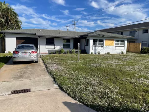 737 Sesame Ct, Cape Coral, FL 33904