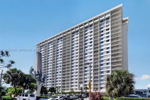 300 Bayview Dr #916, Sunny Isles Beach, FL 33160