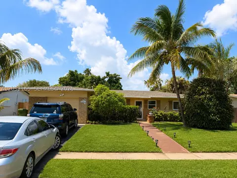 8291 NW 17th Ct, Pembroke Pines, FL 33024