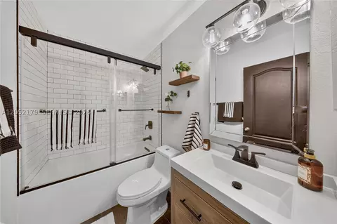 Bath - Undisclosed, Hialeah, FL 33015 photo 3 of 3