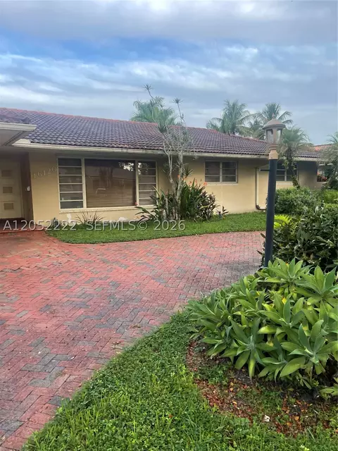 16120 E Troon Cir, Miami Lakes, FL 33014 photo 2