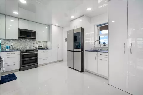 4100 Galt Ocean Dr #404, Fort Lauderdale, FL 33308