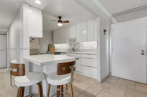 211 S Ocean Dr #205, Hollywood, FL 33019