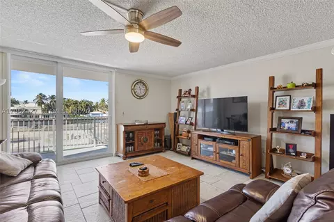 211 S Ocean Dr #205, Hollywood, FL 33019