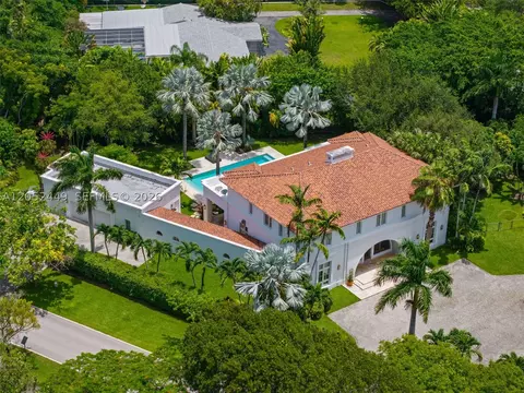 View/Area - 6201 Chapman Field Dr, Pinecrest, FL 33156 photo 3 of 8