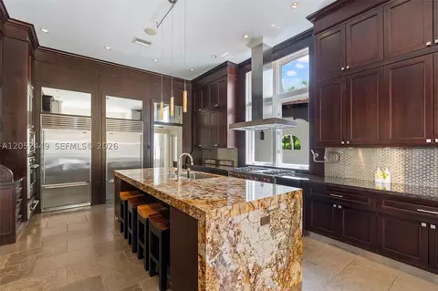 Kitchen - 6201 Chapman Field Dr, Pinecrest, FL 33156 photo 3 of 6