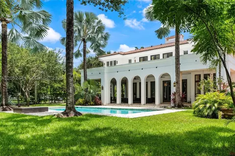 Exterior - 6201 Chapman Field Dr, Pinecrest, FL 33156 photo 11 of 14